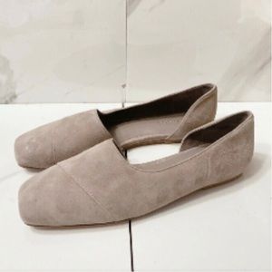 NWT Vince Cyder Flat, Grey Suede, Size:7.5